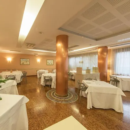 Ristorante Lucia - 100 Mt Dal Mare 3*