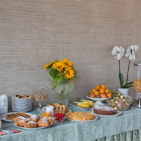 Hotel Ristorante Lucia - 100 Mt Dal Mare