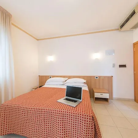 Ristorante Lucia - 100 Mt Dal Mare Szálloda 3*