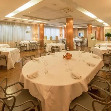 Ristorante Lucia - 100 Mt Dal Mare ג'וליאנובה