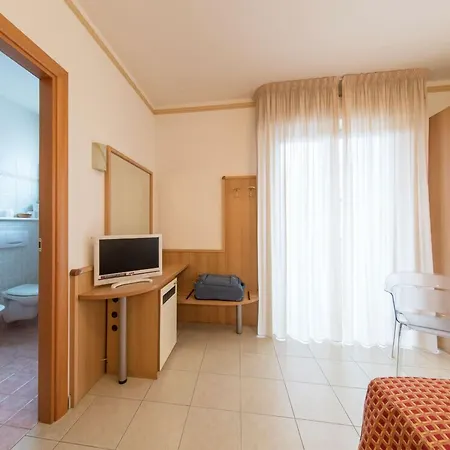 Hotel Ristorante Lucia - 100 Mt Dal Mare Giulianova