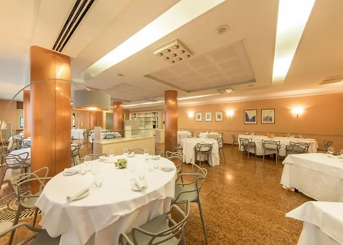 Ristorante Lucia - 100 Mt Dal Mare فندق 3*