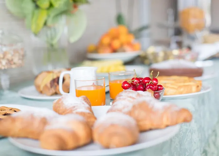 فندق Ristorante Lucia - 100 Mt Dal Mare جوليانوفا