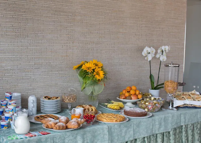 Hotel Ristorante Lucia - 100 Mt Dal Mare