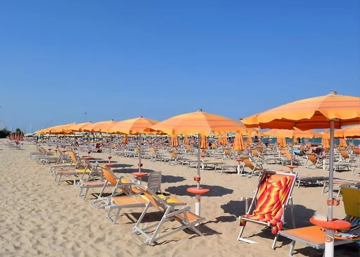 Ristorante Lucia - 100 Mt Dal Mare فندق 3*