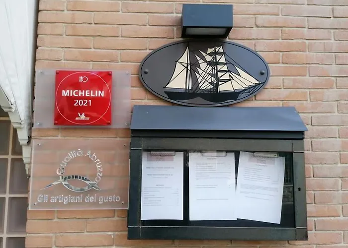 فندق Ristorante Lucia - 100 Mt Dal Mare جوليانوفا