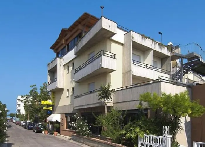 Ristorante Lucia - 100 Mt Dal Mare Hotell 3*