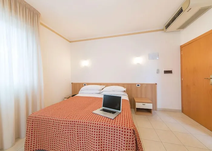 Ristorante Lucia - 100 Mt Dal Mare 3*