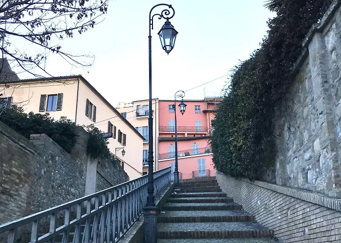 فندق Ristorante Lucia - 100 Mt Dal Mare جوليانوفا